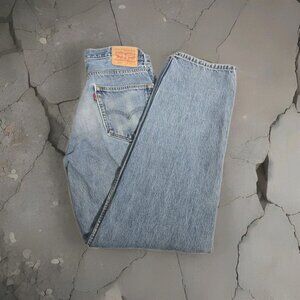 Levis Jeans Mens 34x34 Blue 550 Straight Leg Light Wash Relaxed Fit Denim. 041